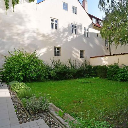 Romantic Apartment Under The Prague Castle Экстерьер фото