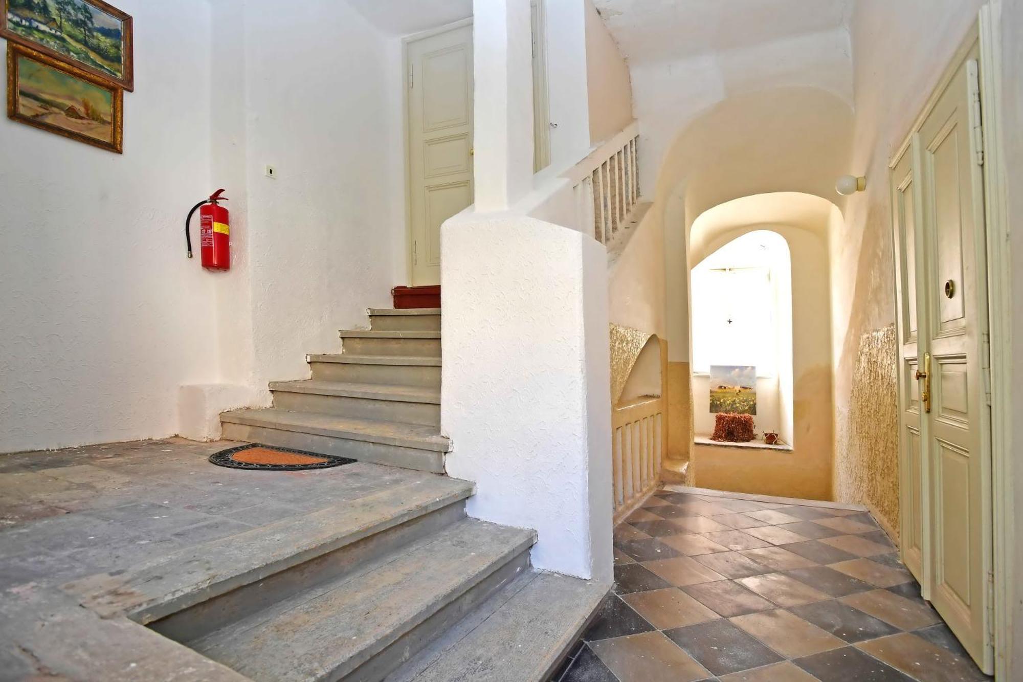 Romantic Apartment Under The Prague Castle Экстерьер фото